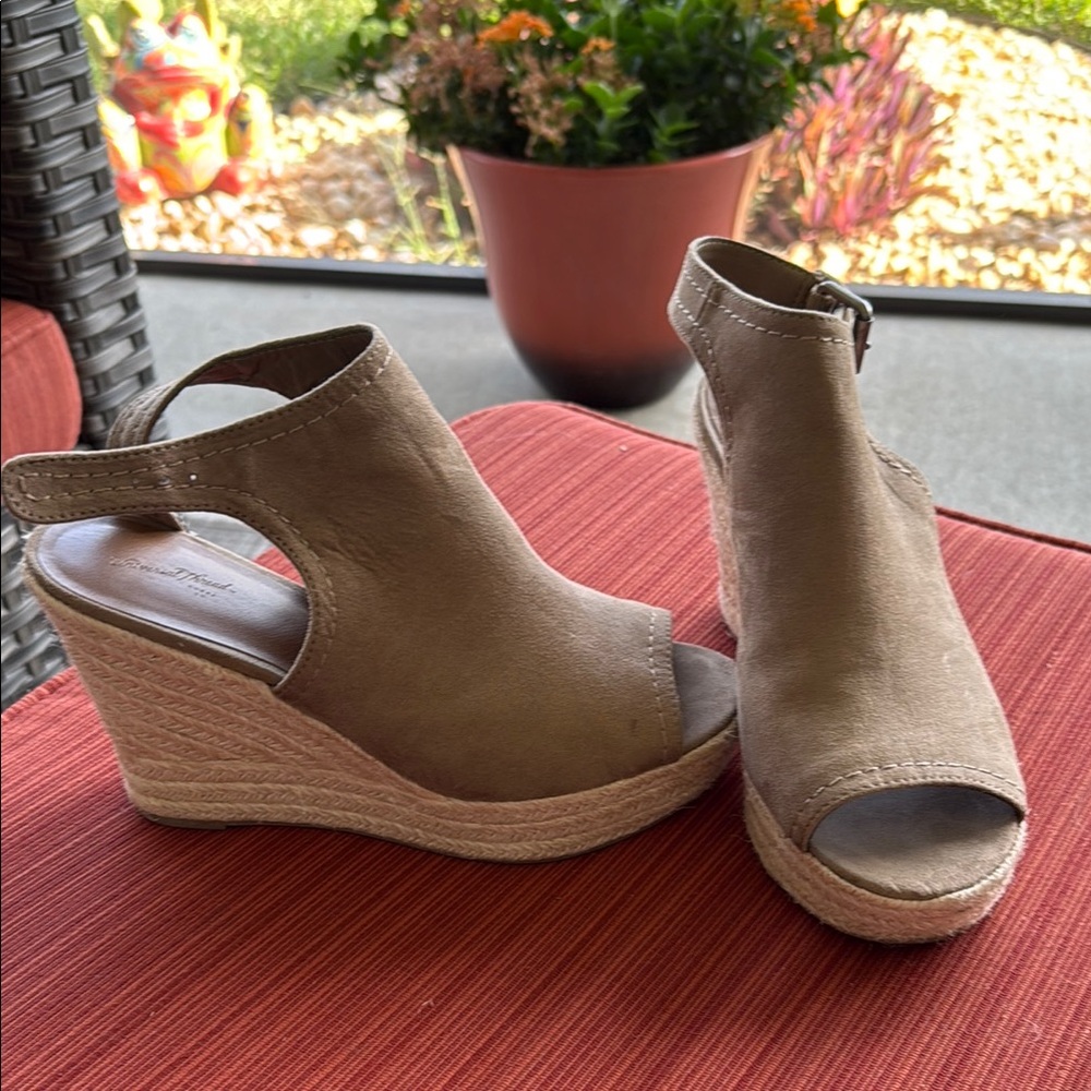 Women's Tan Wedge Sandals